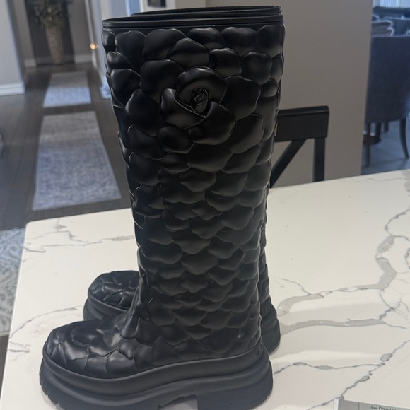 Valentino Garavano Atelier Rose Edition Water Resistent - women’s size 38 (8) - Picture 6 of 11